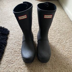 Hunter mid size rain boots
